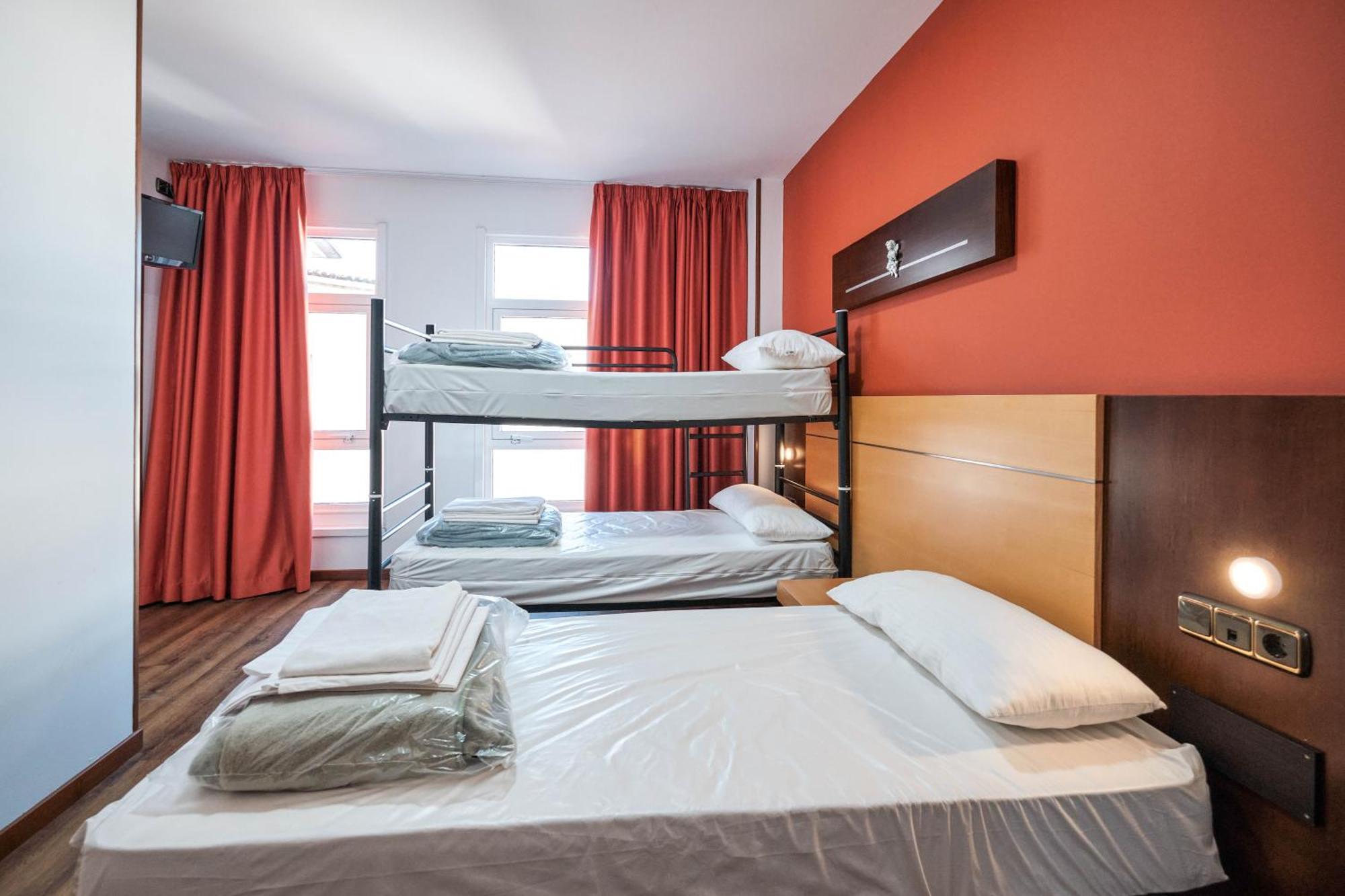 Loop Inn Hostel 圣地亚哥－德孔波斯特拉 外观 照片