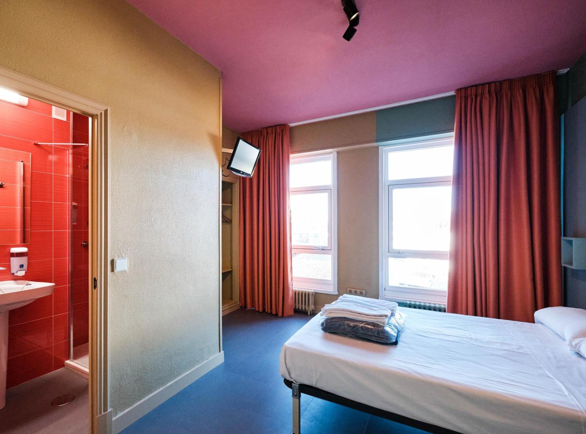 Loop Inn Hostel 圣地亚哥－德孔波斯特拉 外观 照片